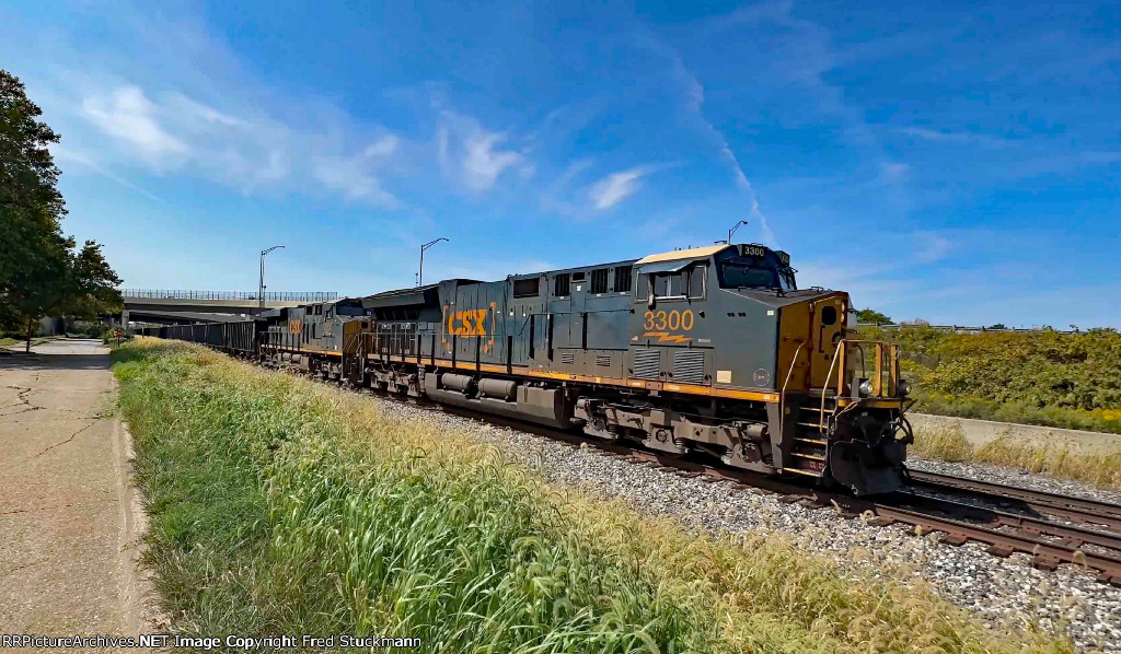 CSX 3300 leads E700.